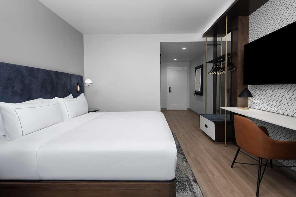 West & Main Philadelphia, Tapestry Collection 4* Conshohocken